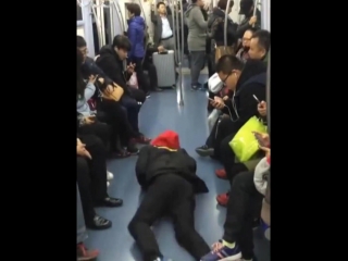 how to get a seat on the chinese subway