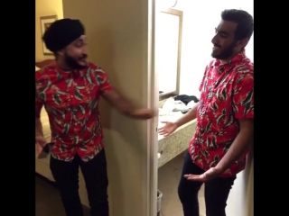 when you and your friend wear the same shirt