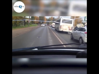 how to give way to an ambulance in a traffic jam