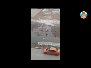 "fort boyard" in omsk - teen go to school, climbing the fence