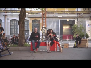 the bench that brings strangers together